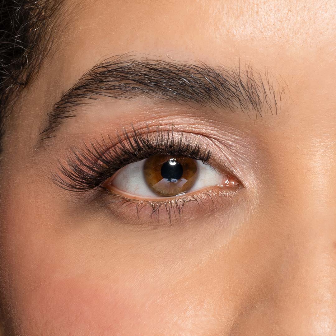 Cluster nepwimpers kit van Celíne noé in de stijl Cutie pie een fluffy, doll eye look met tools om de lashes te kunnen gebruiken.