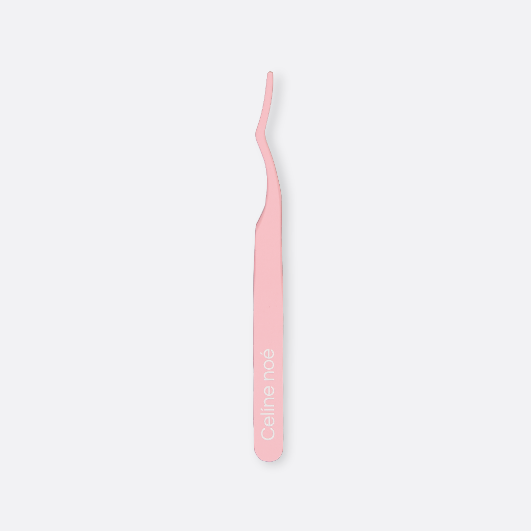 Roze tweezer op een witte achtergrond