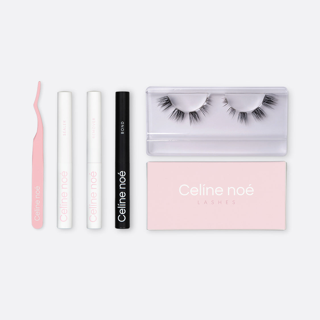 De perfecte medium cat-eye nepwimpers kit van Celíne noé in de stijl Eyes on me. De lengte varieert van 8 mm aan de binnenste ooghoek tot 14 mm met tools om de lashes te kunnen gebruiken.